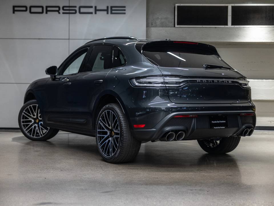 Certified 2026 Porsche Macan AWD/4WD image 3