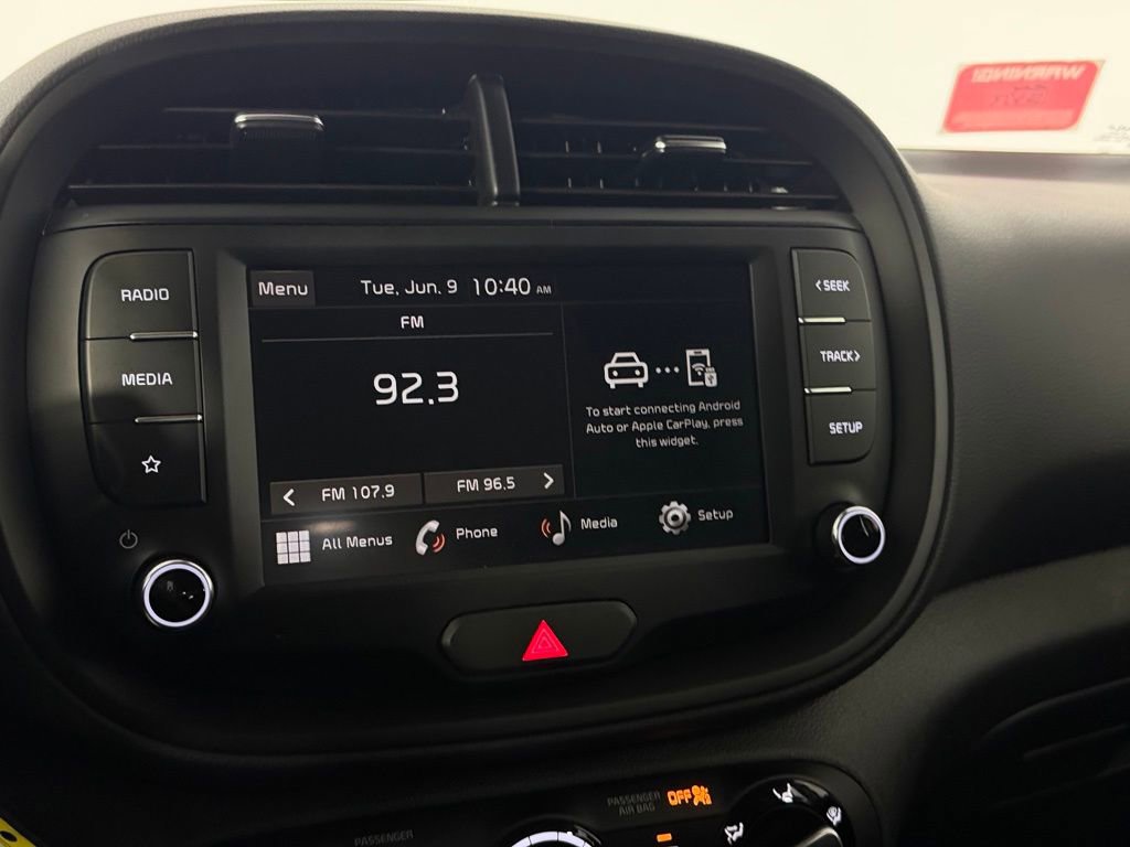 Used 2025 Kia Soul LX w/ LX Technology Package FWD image 18