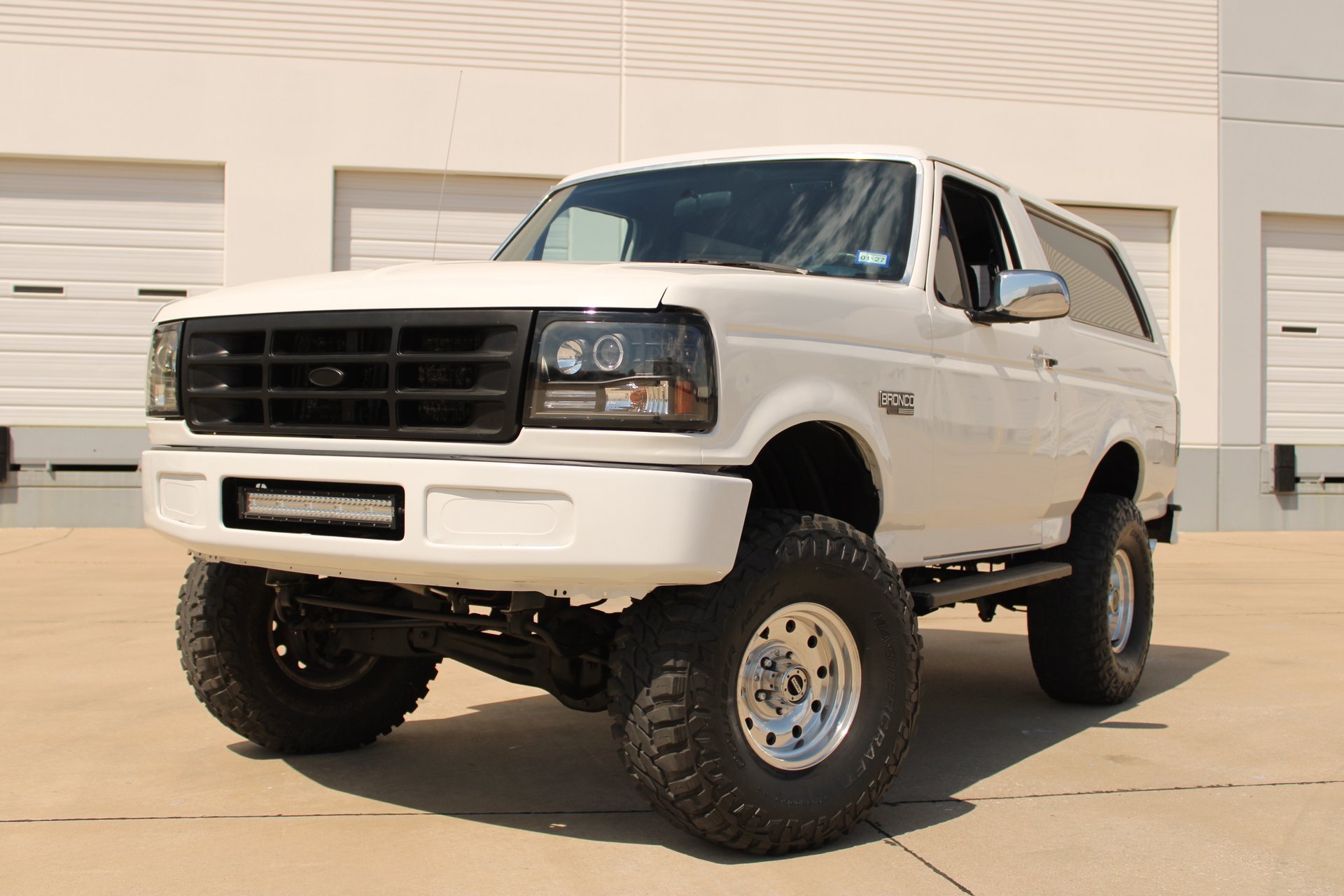 Used 1993 Ford Bronco XLT AWD/4WD image 3
