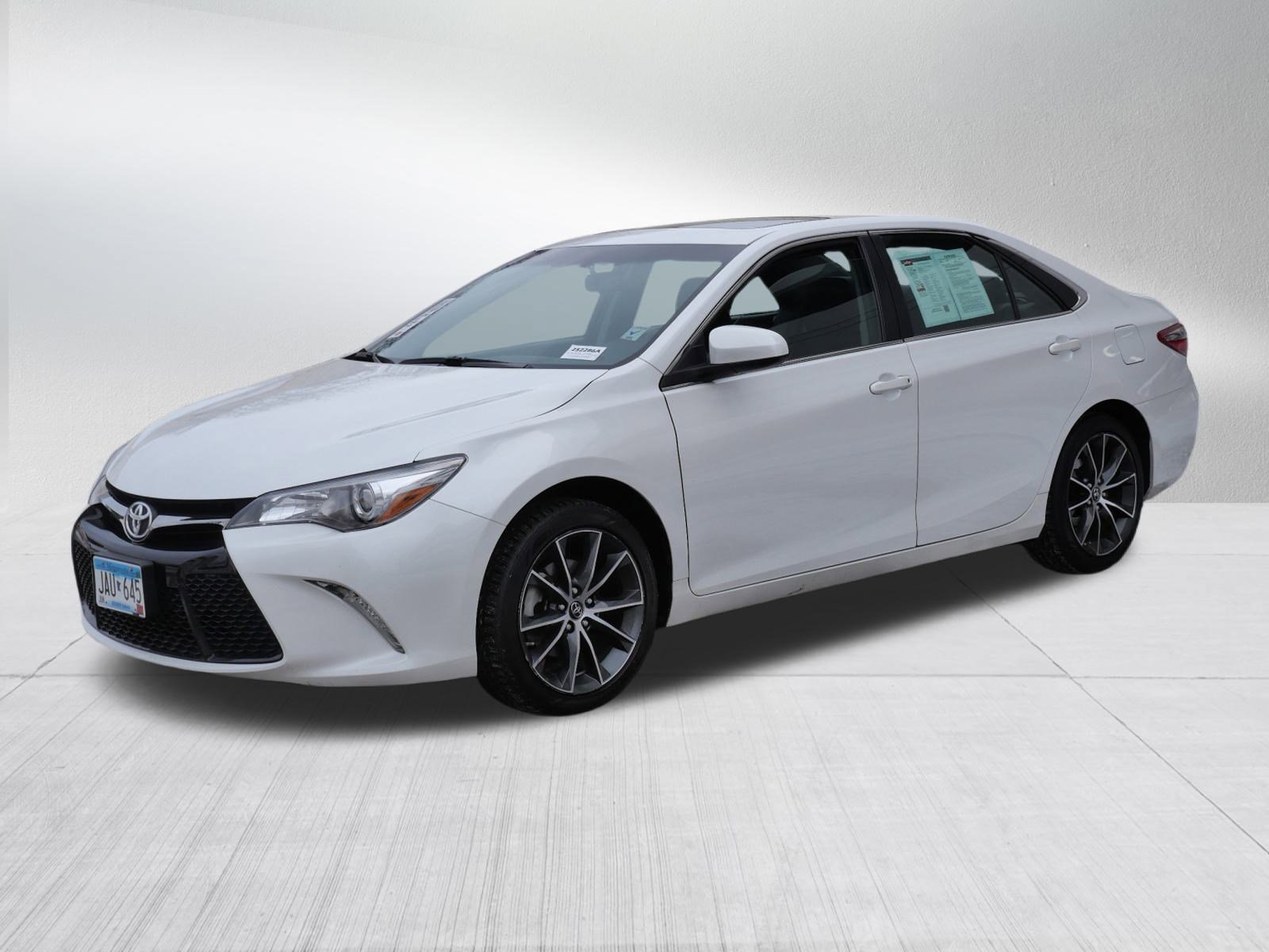Certified 2017 Toyota Camry XSE image 3
