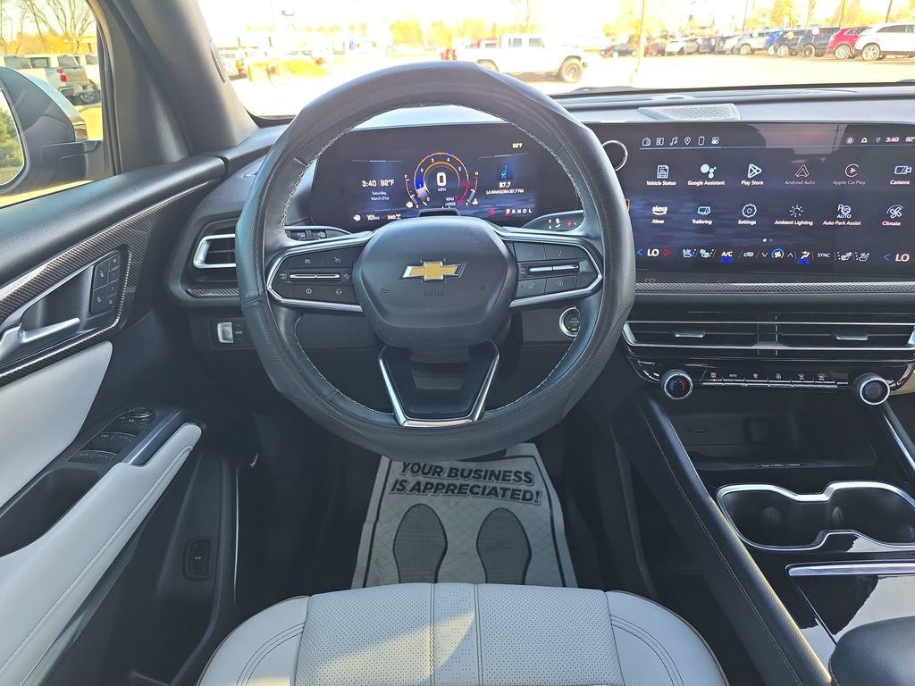 Used 2025 Chevrolet Traverse High Country image 13