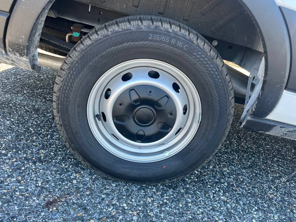 New 2025 Ford Transit 250 148 Medium Roof RWD image 15