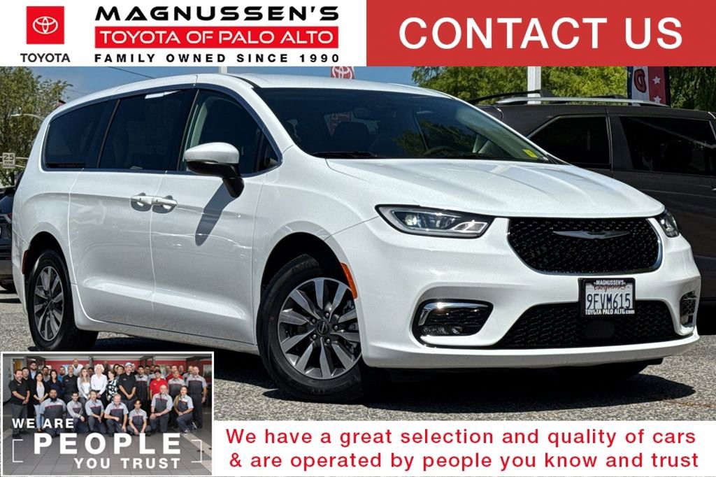 Used 2023 Chrysler Pacifica Touring-L image 1