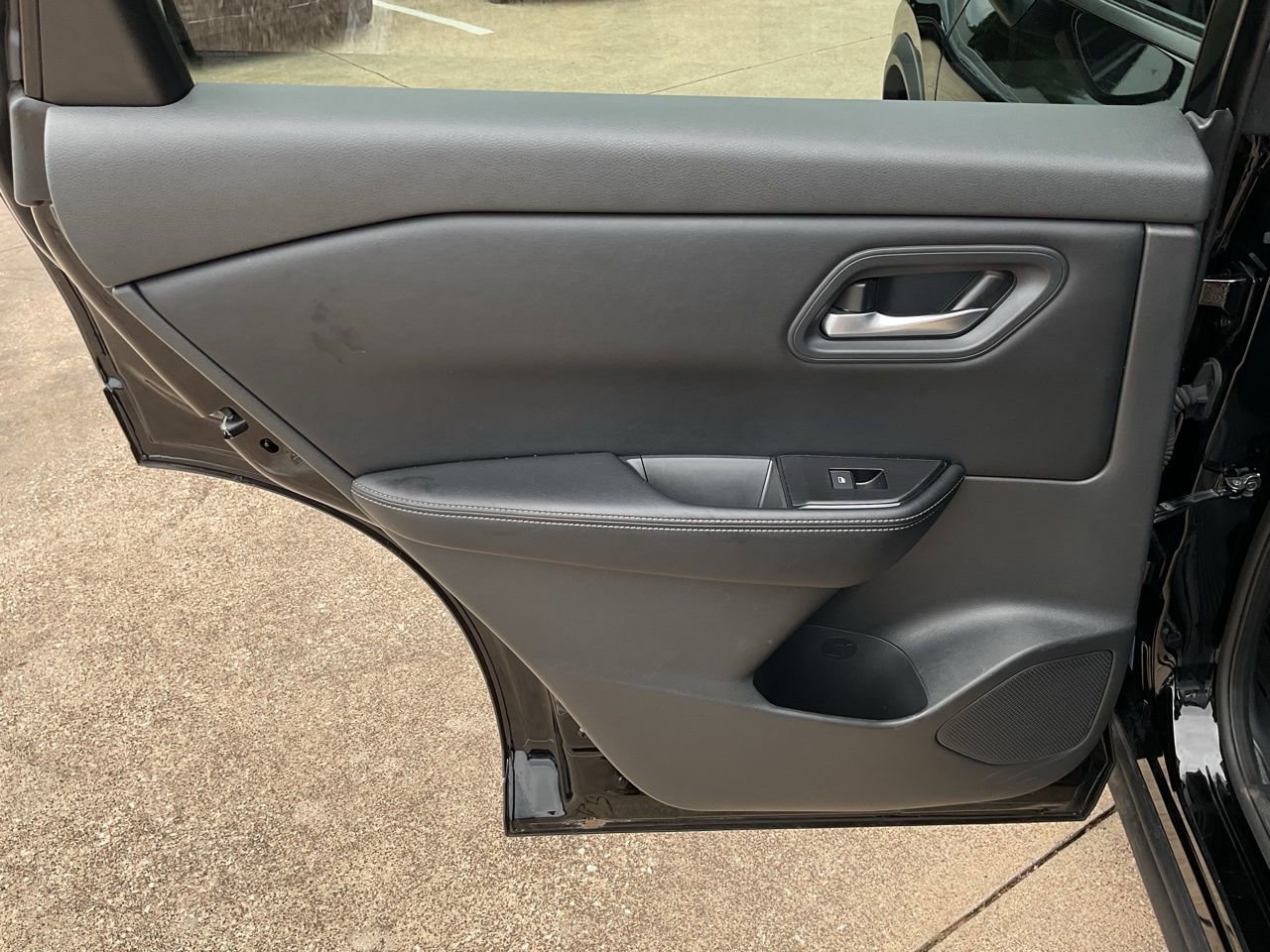 Used 2025 Nissan Rogue SV FWD image 18