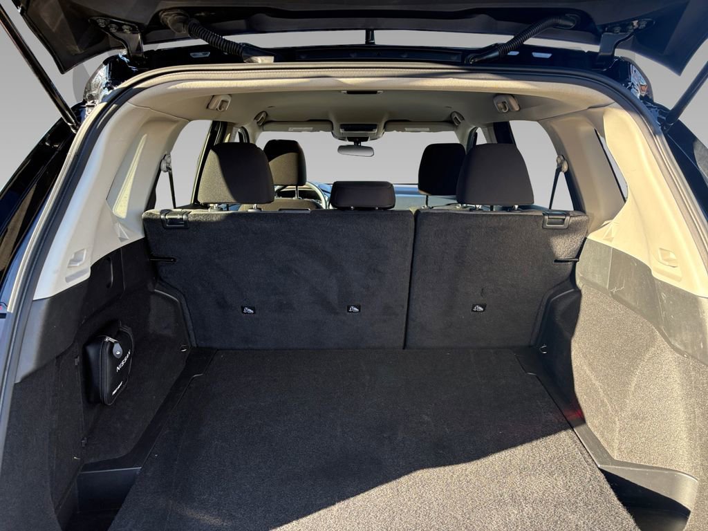 Used 2023 Nissan Rogue SV image 22