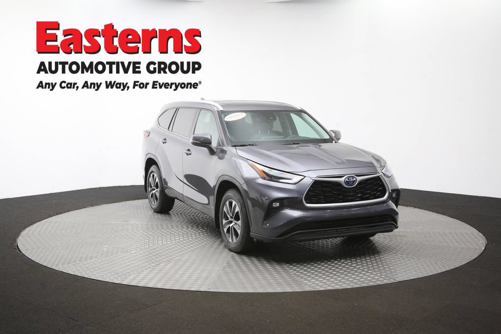 Used 2022 Toyota Highlander XLE AWD/4WD image 52