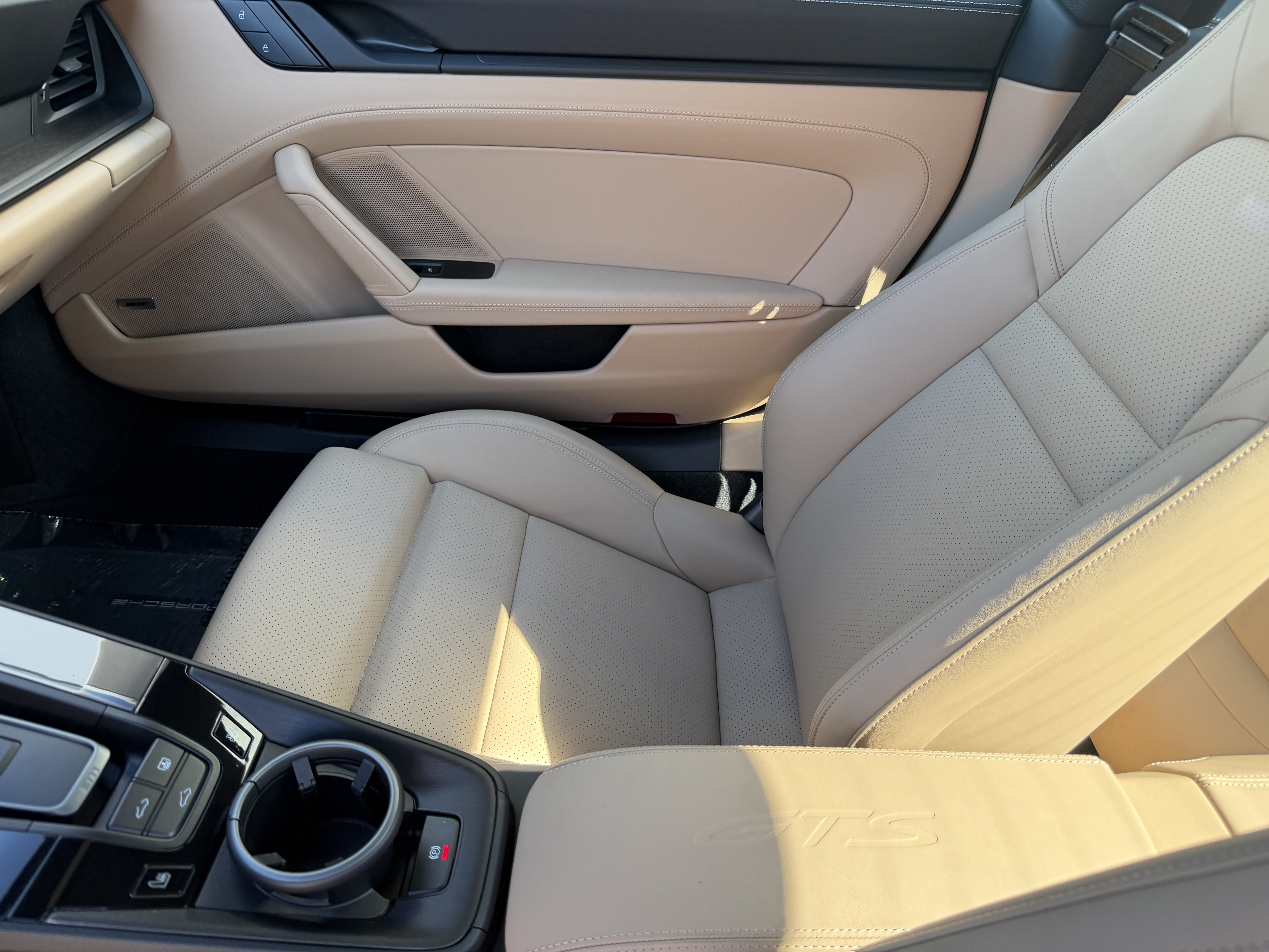 Certified 2022 Porsche 911 Carrera GTS RWD image 16