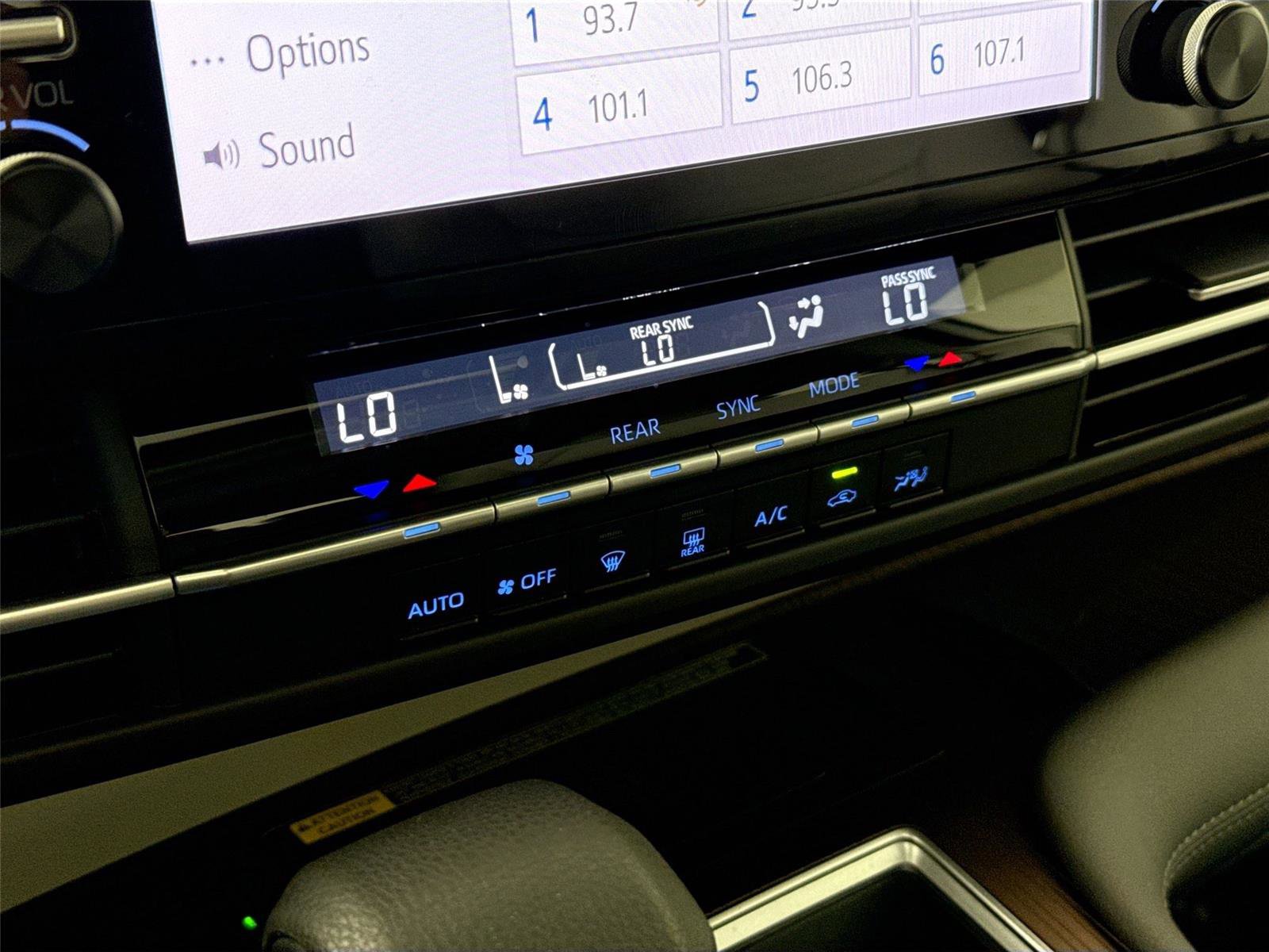 Used 2021 Toyota Sienna LE w/ LE Plus Package image 27