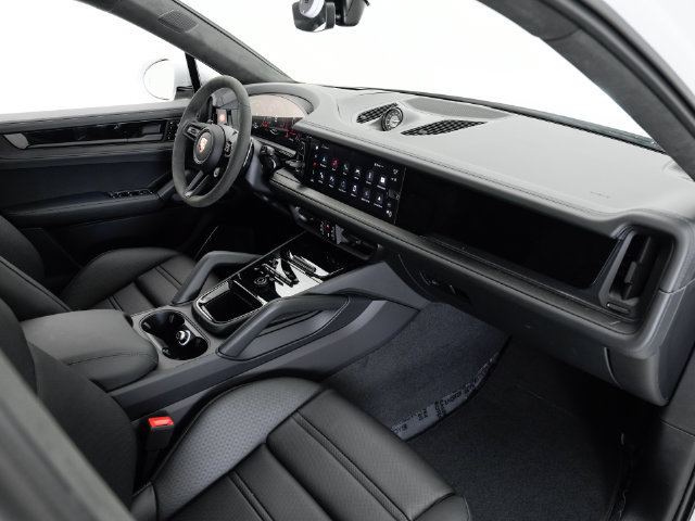 Certified 2025 Porsche Cayenne GTS AWD/4WD image 18