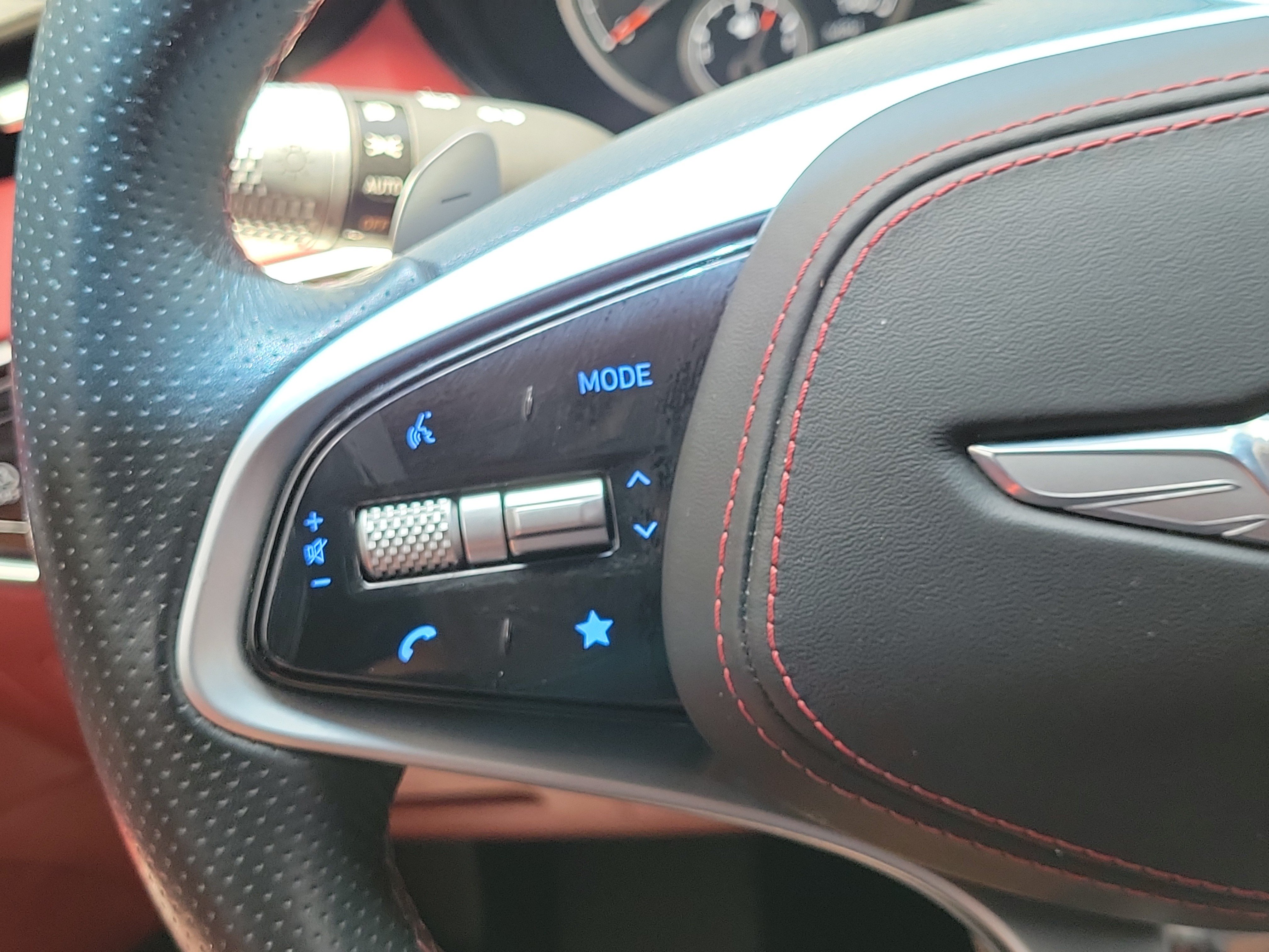 Used 2022 Genesis GV70 2.5T w/ Sport Prestige Package AWD/4WD image 18