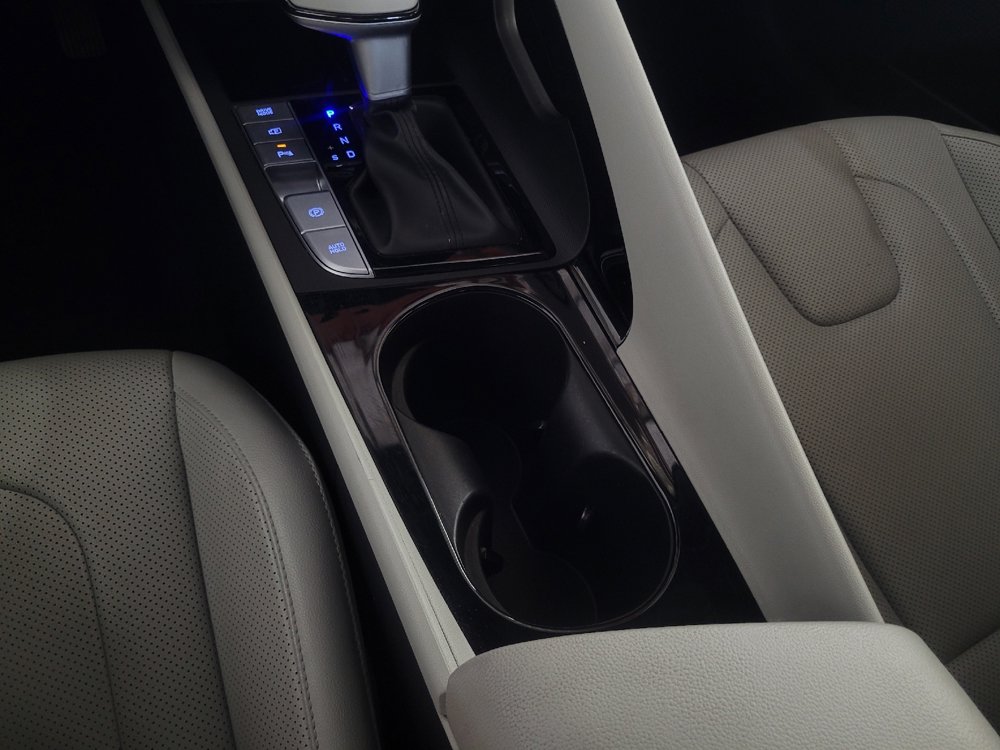 Used 2024 Hyundai Elantra Limited image 26