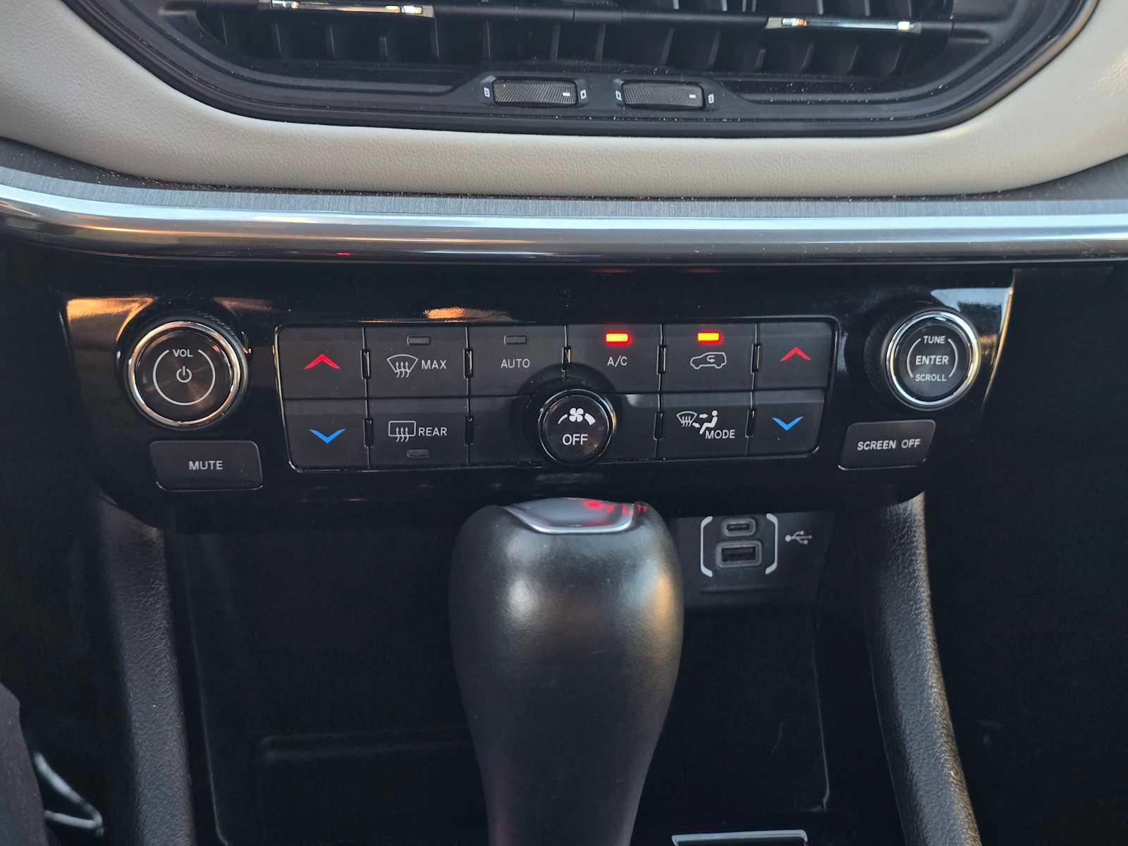 Used 2023 Jeep Compass Limited image 29