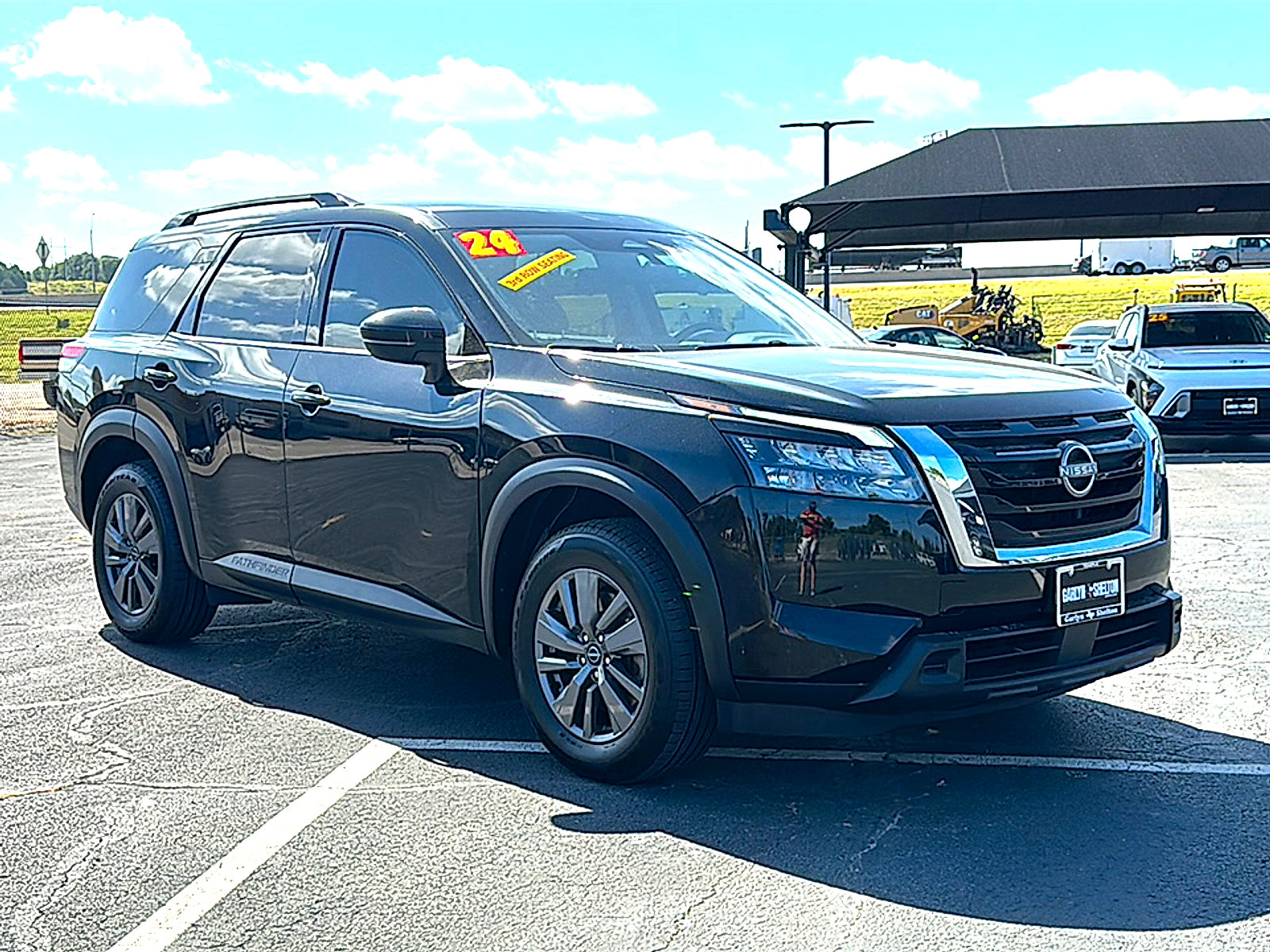 Used 2024 Nissan Pathfinder SV FWD image 10