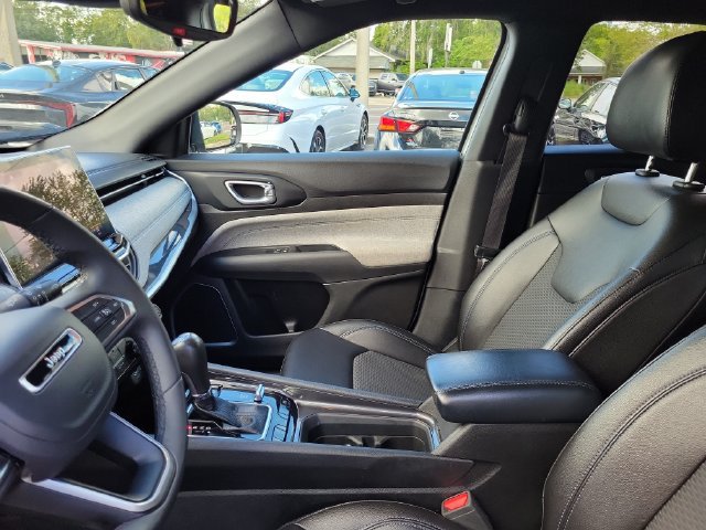 Used 2024 Jeep Compass Latitude AWD/4WD image 19