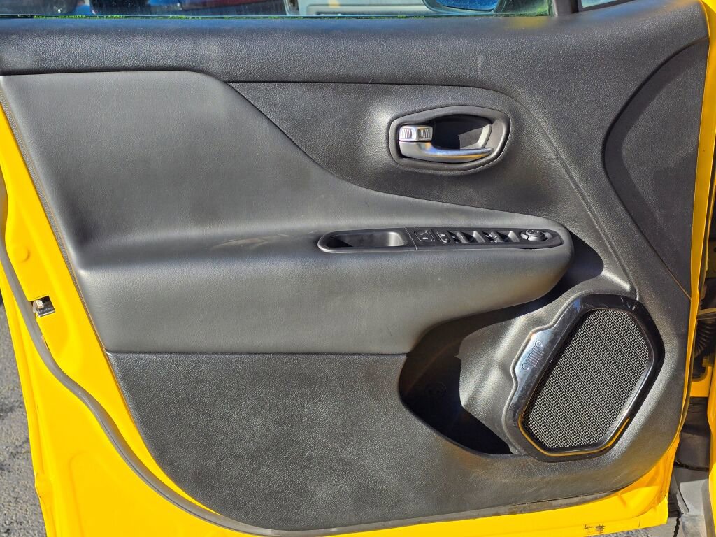 Used 2018 Jeep Renegade Altitude AWD/4WD image 21