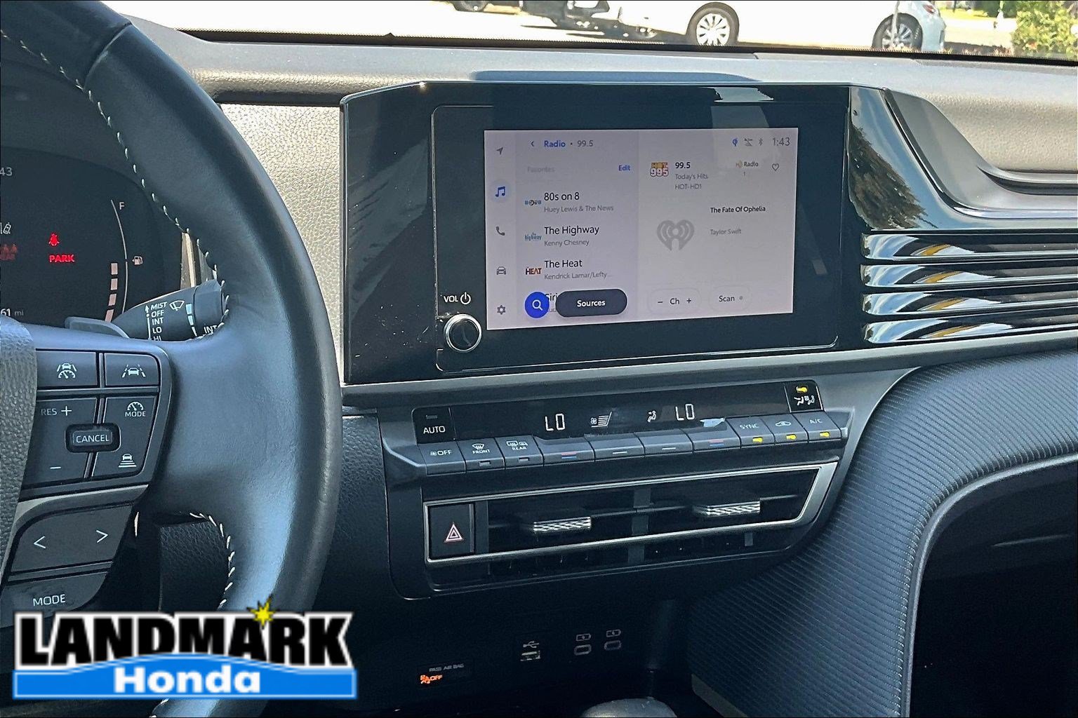 Used 2025 Toyota Camry SE FWD image 6