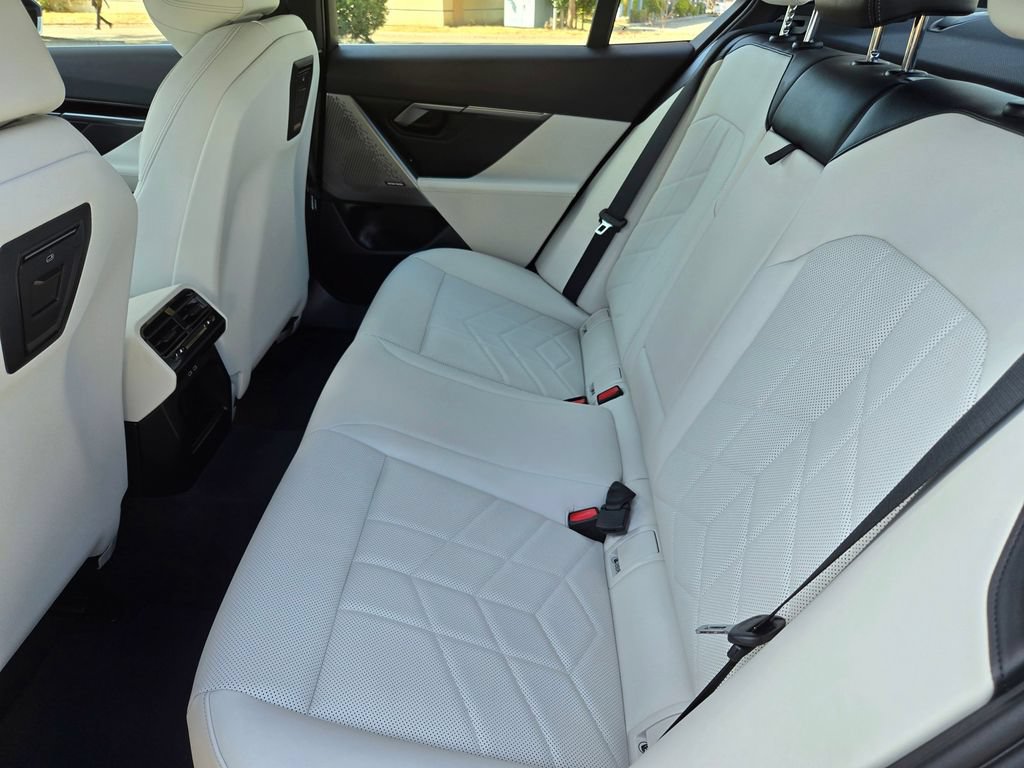 Used 2025 BMW 530i RWD image 13