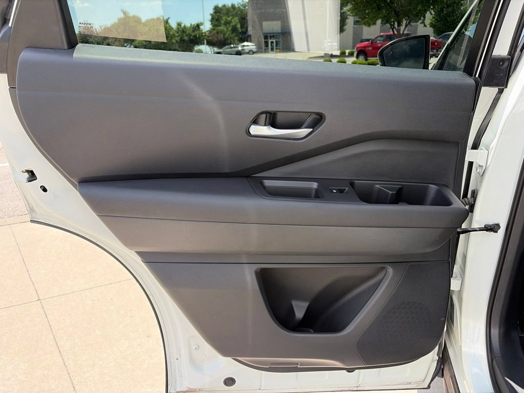 Used 2022 Nissan Pathfinder SV AWD/4WD image 36