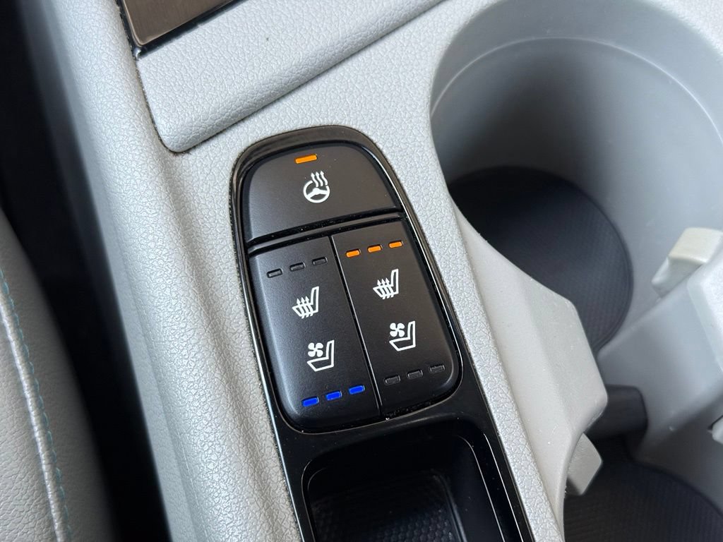 Used 2018 Kia Niro Touring FWD image 5