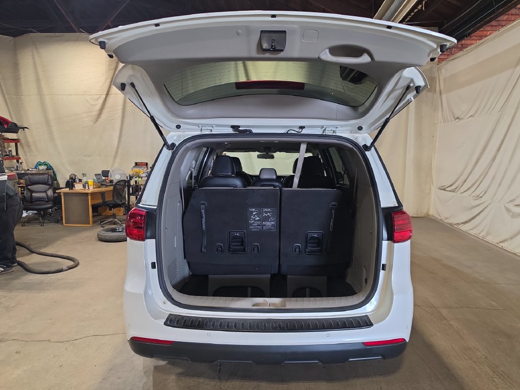 Used 2019 Kia Sedona EX FWD image 19