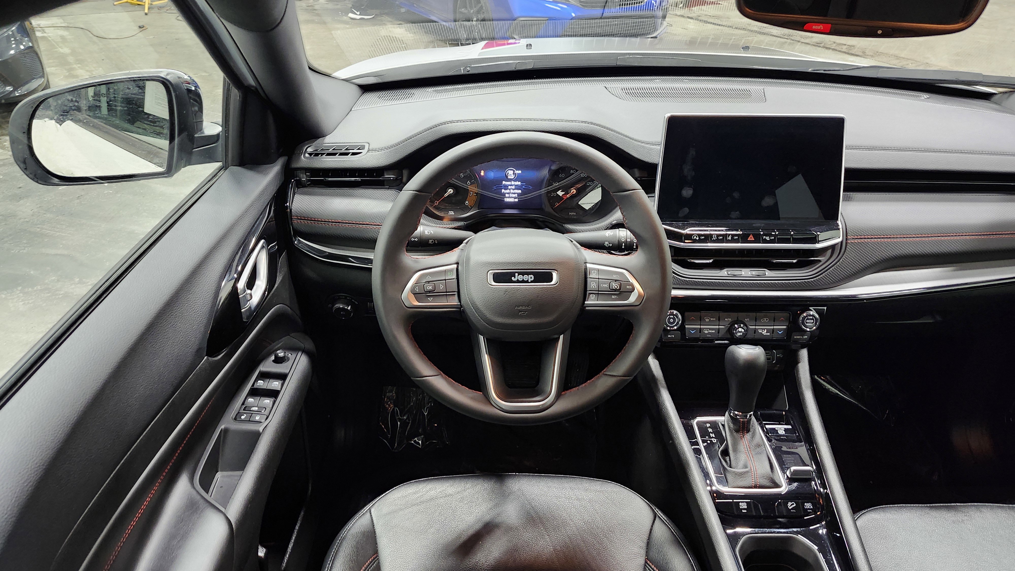 Used 2025 Jeep Compass Trailhawk image 27