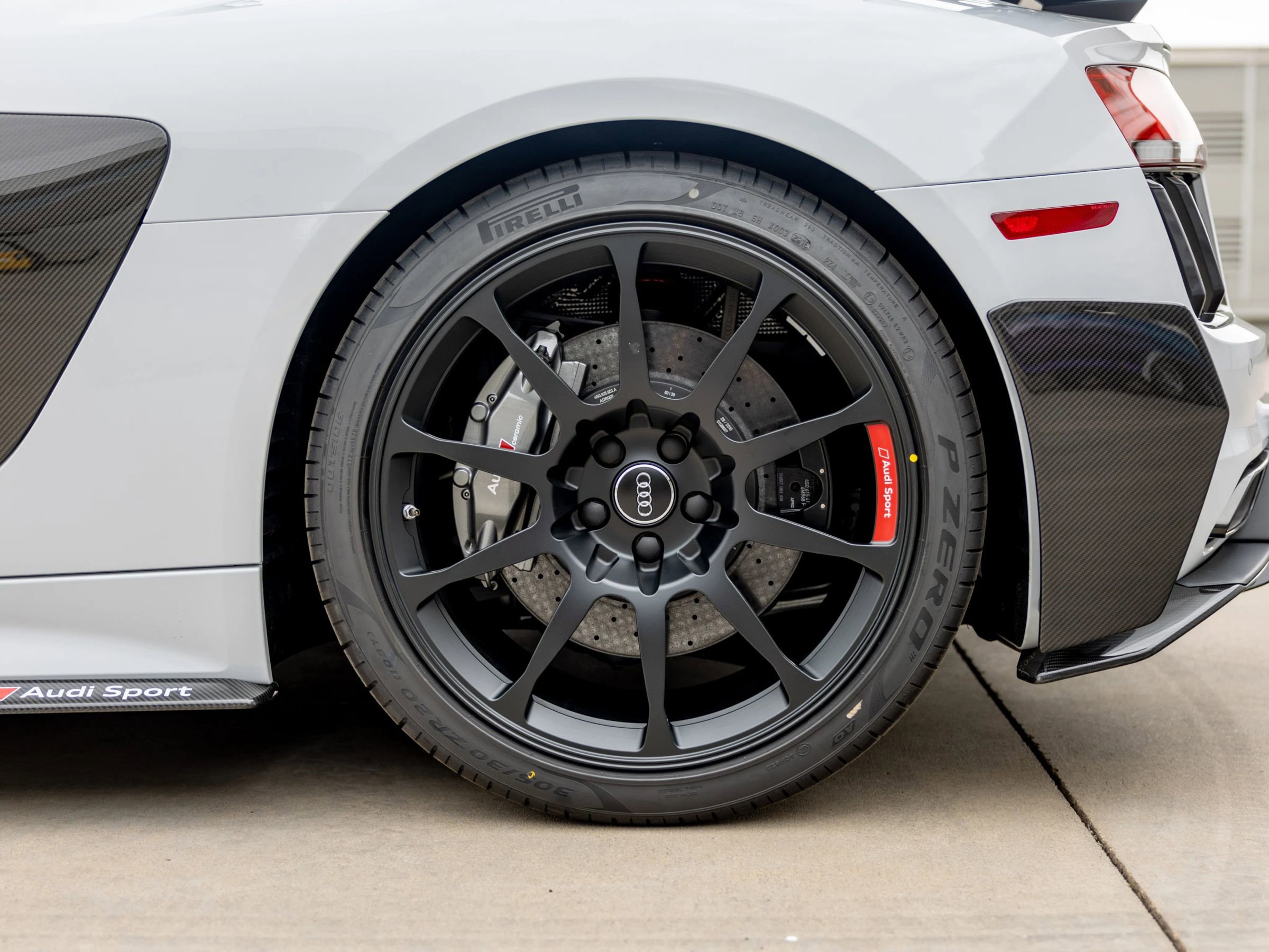 Used 2018 Audi R8 V10 plus image 30