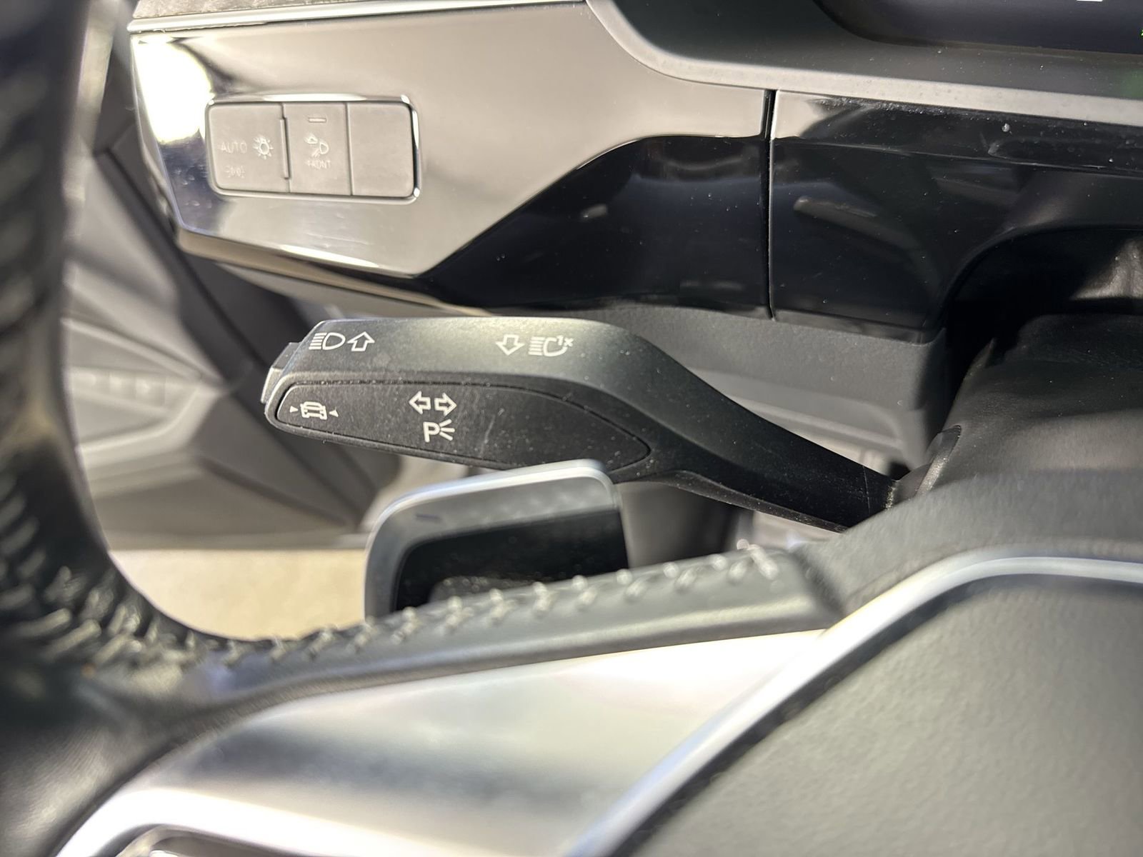 Used 2021 Audi e-tron Premium w/ Convenience Plus Package image 16