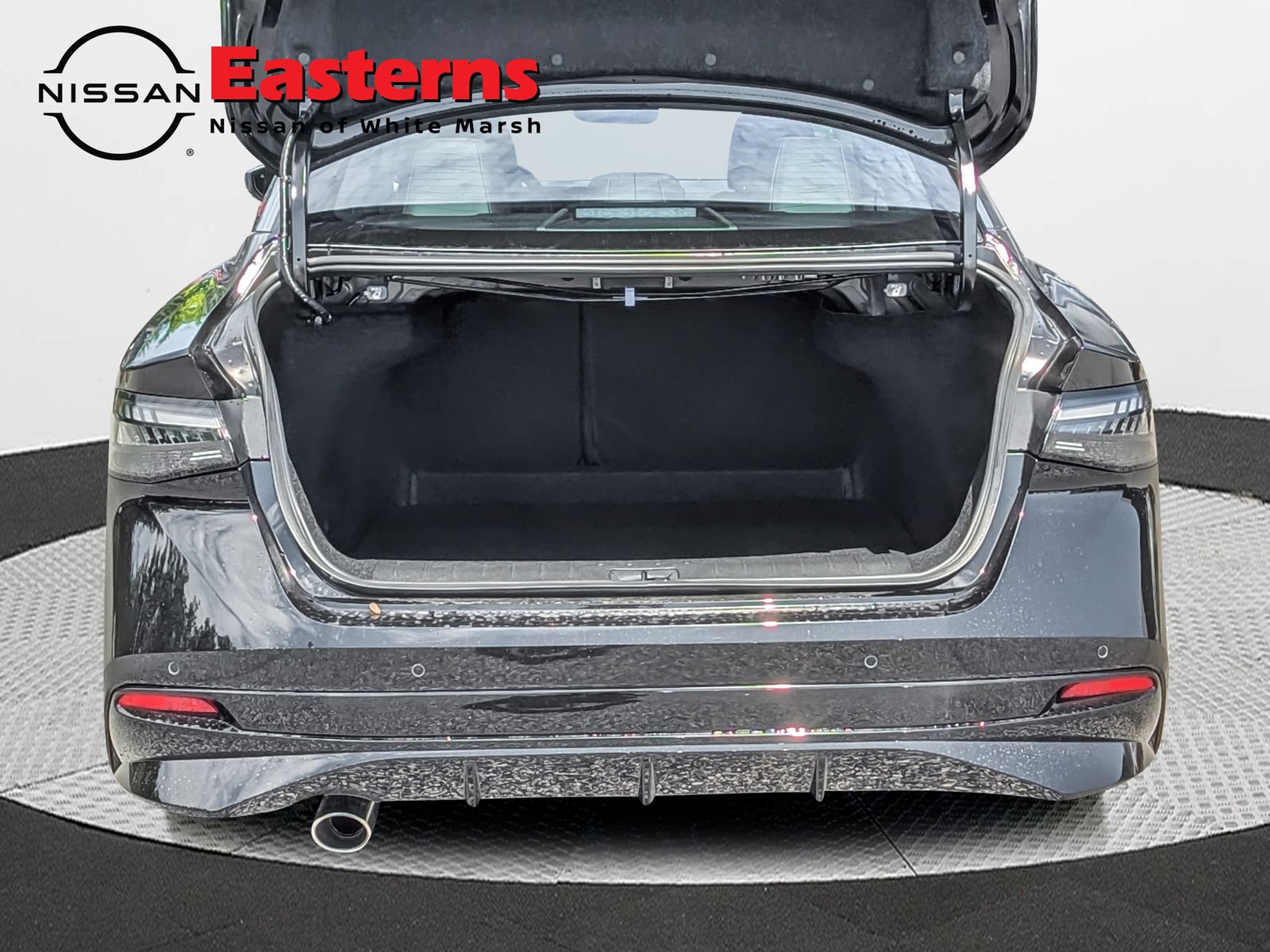 New 2026 Nissan Sentra SR w/ SR Premium Package FWD image 8