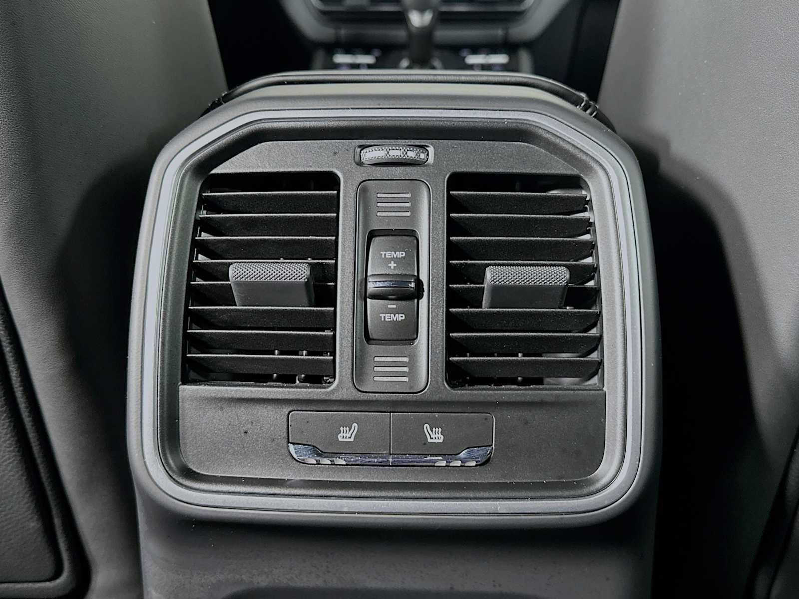 Certified 2025 Porsche Macan AWD/4WD image 26