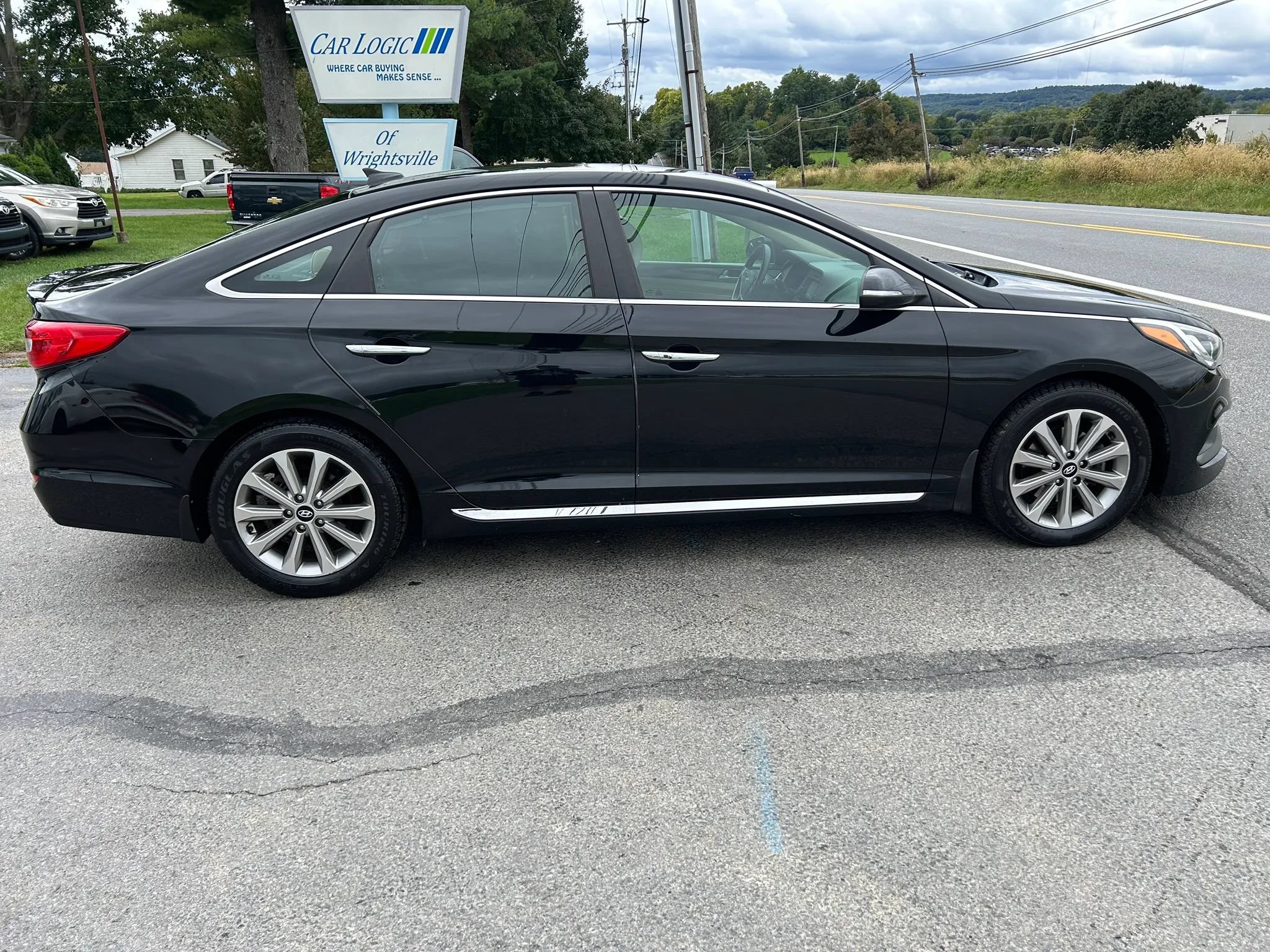 Used 2017 Hyundai Sonata Limited w/ Tech Package 03 FWD image 12