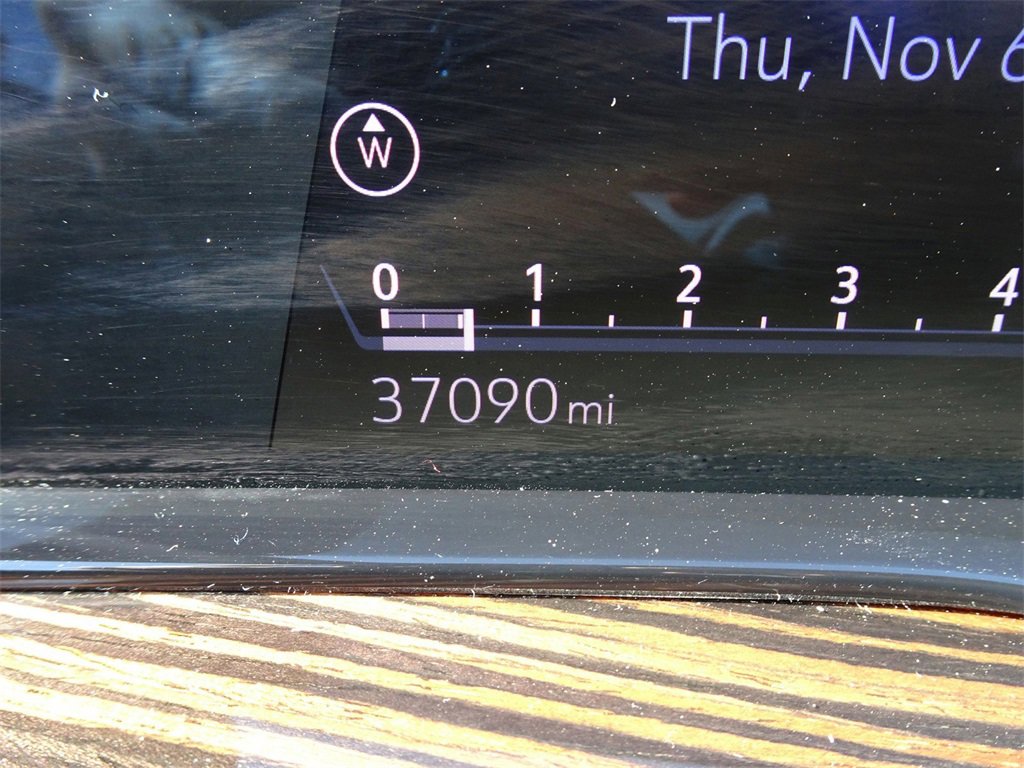 Certified 2023 Cadillac Escalade ESV Premium Luxury w/ LPO, Radiant Package image 21