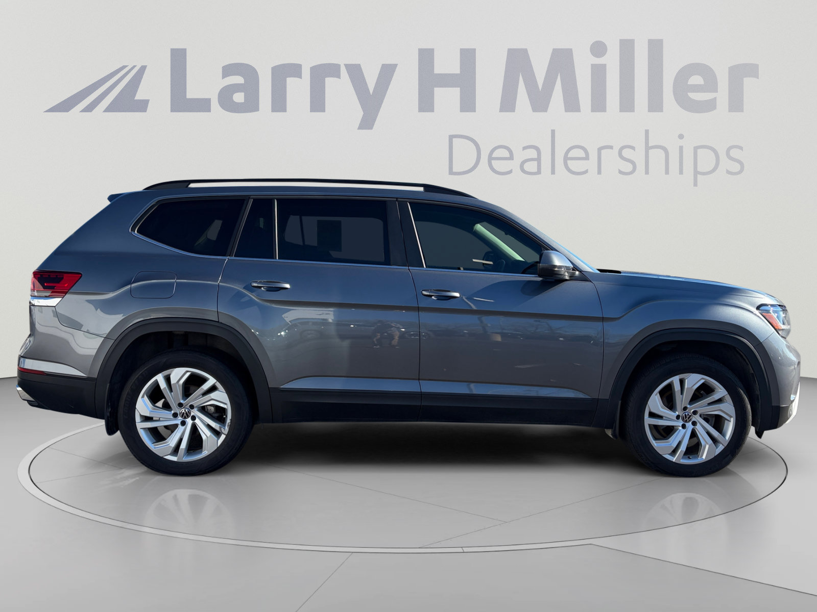 Used 2023 Volkswagen Atlas SE w/ Panoramic Sunroof Package AWD/4WD image 6