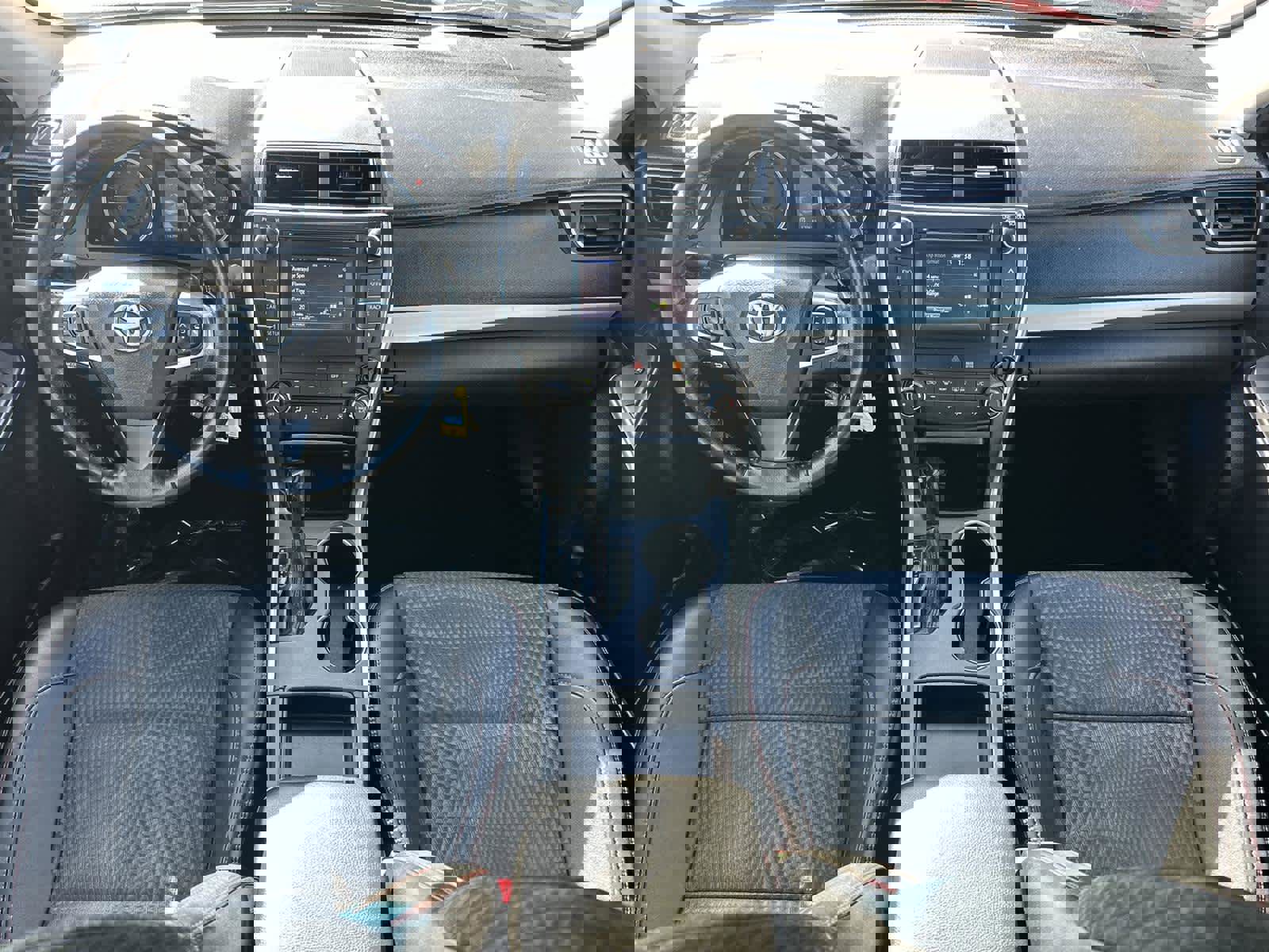 Used 2015 Toyota Camry SE image 10