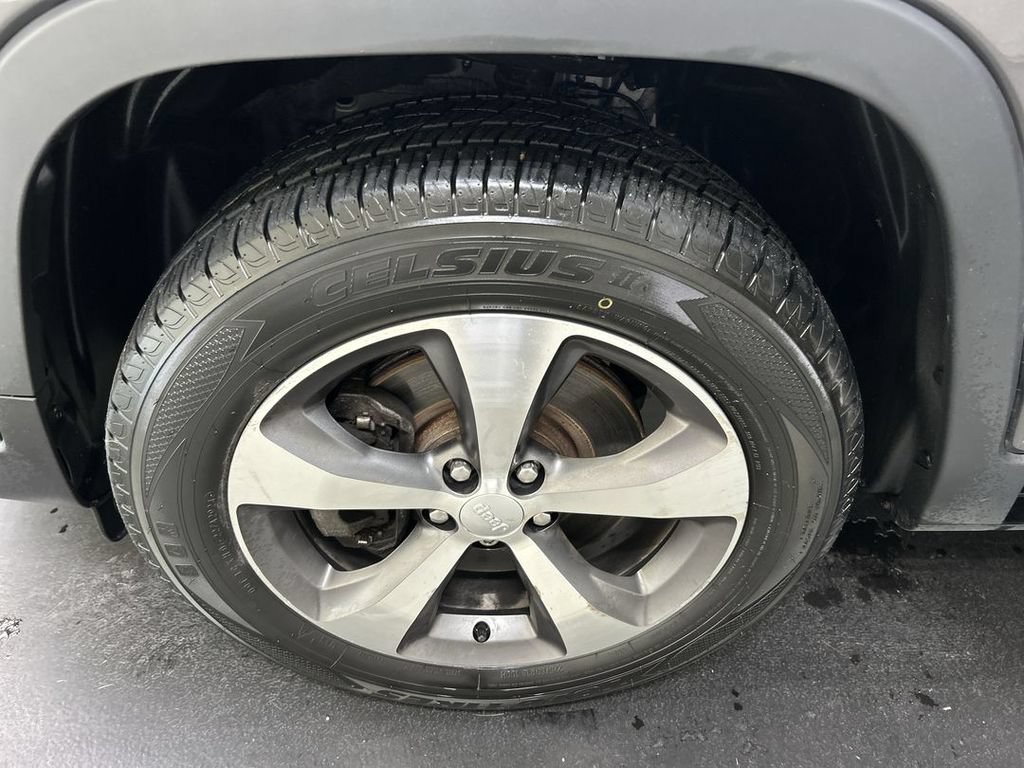 Used 2021 Jeep Cherokee Limited AWD/4WD image 8
