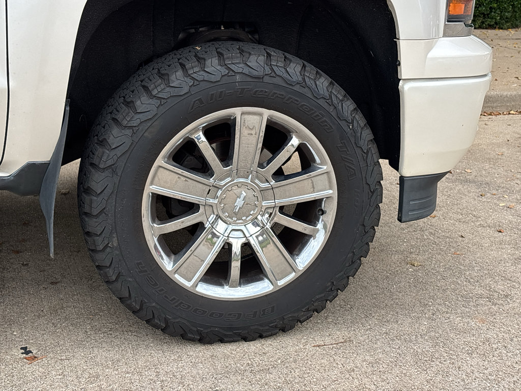 Used 2015 Chevrolet Silverado 1500 High Country w/ High Country Premium Package AWD/4WD image 10