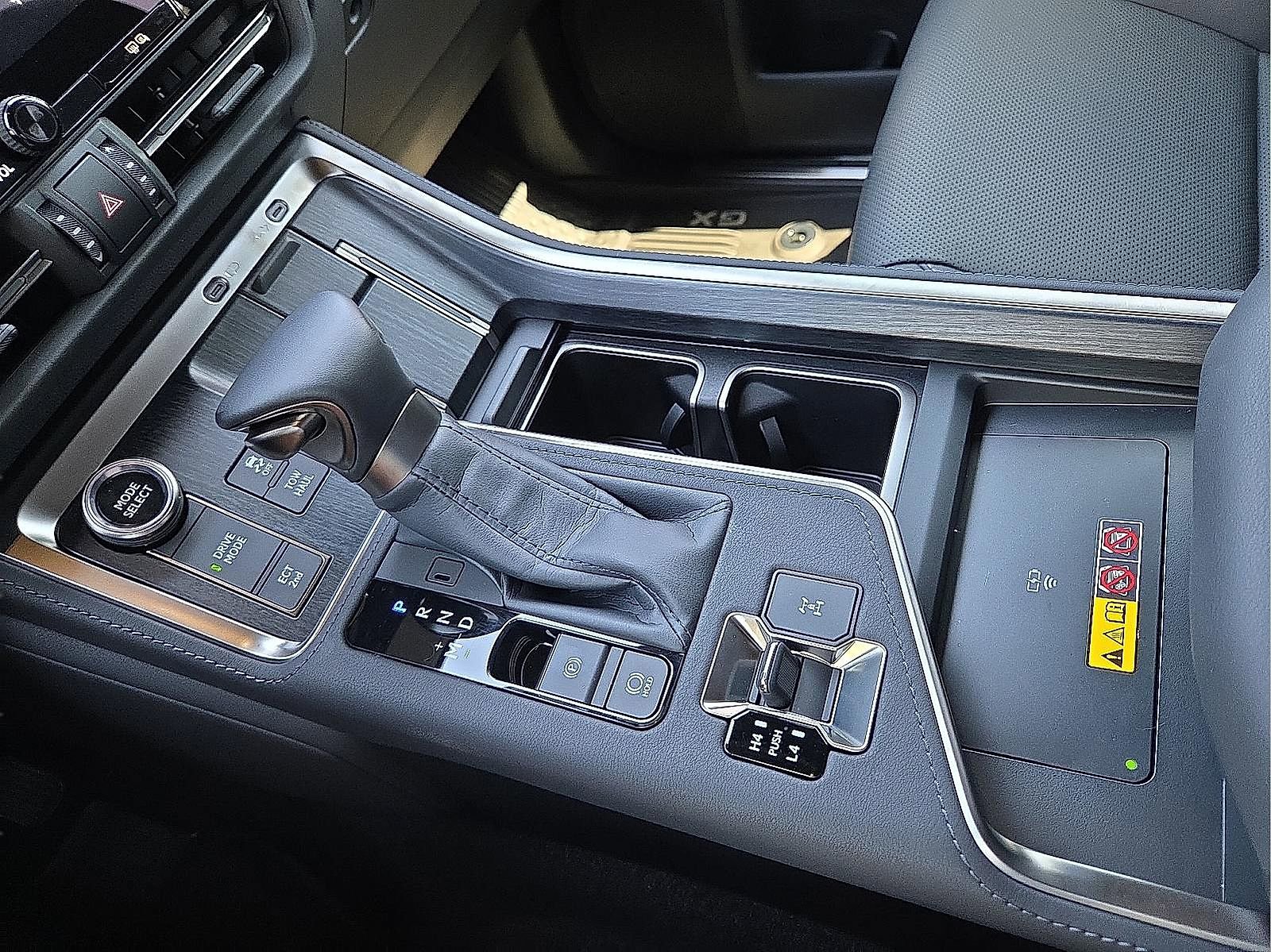 Used 2025 Lexus GX 550 w/ Accessory Package (2T) AWD/4WD image 25