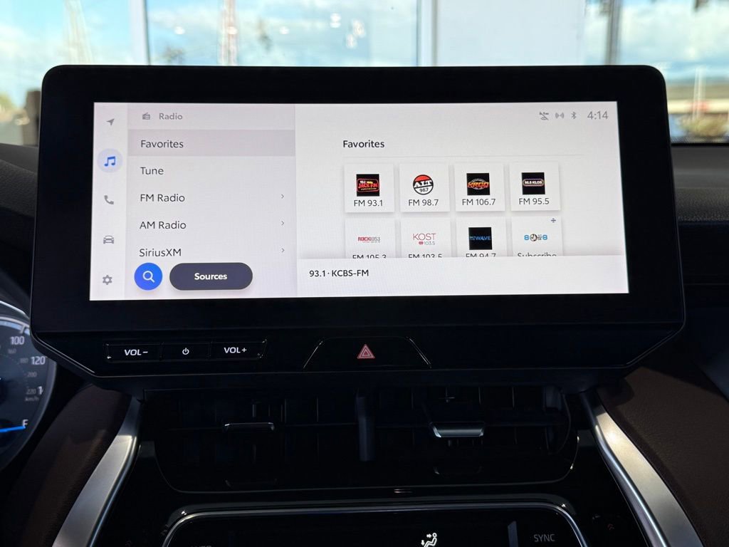 Certified 2023 Toyota Venza XLE image 31