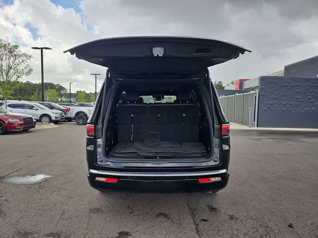 Used 2024 Jeep Wagoneer Series II w/ Flexible Seating Group image 17