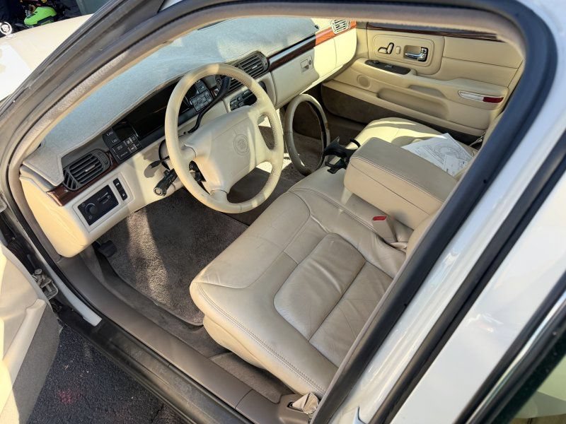 Used 1997 Cadillac De Ville Sedan FWD image 9