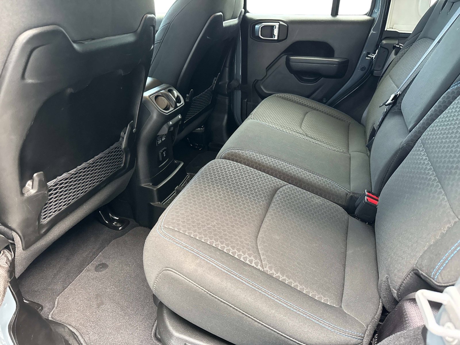 Used 2025 Jeep Wrangler Unlimited Rubicon 4xe image 14