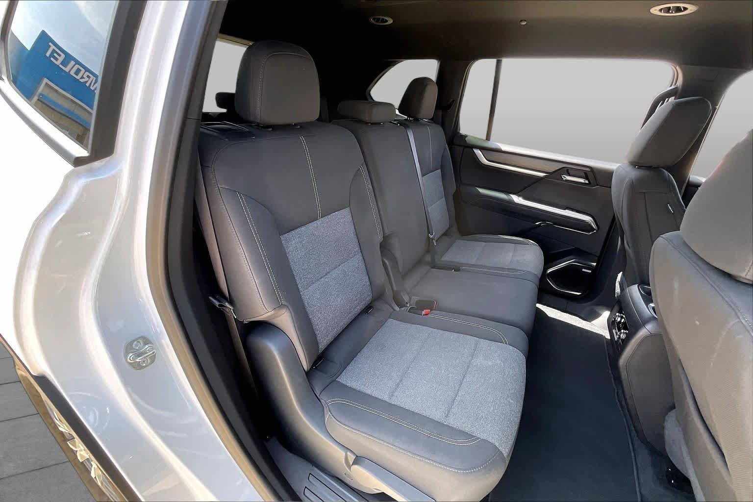 Certified 2025 GMC Acadia Elevation FWD image 19