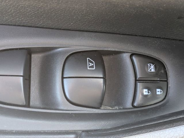 Used 2020 Nissan Rogue Sport S image 12