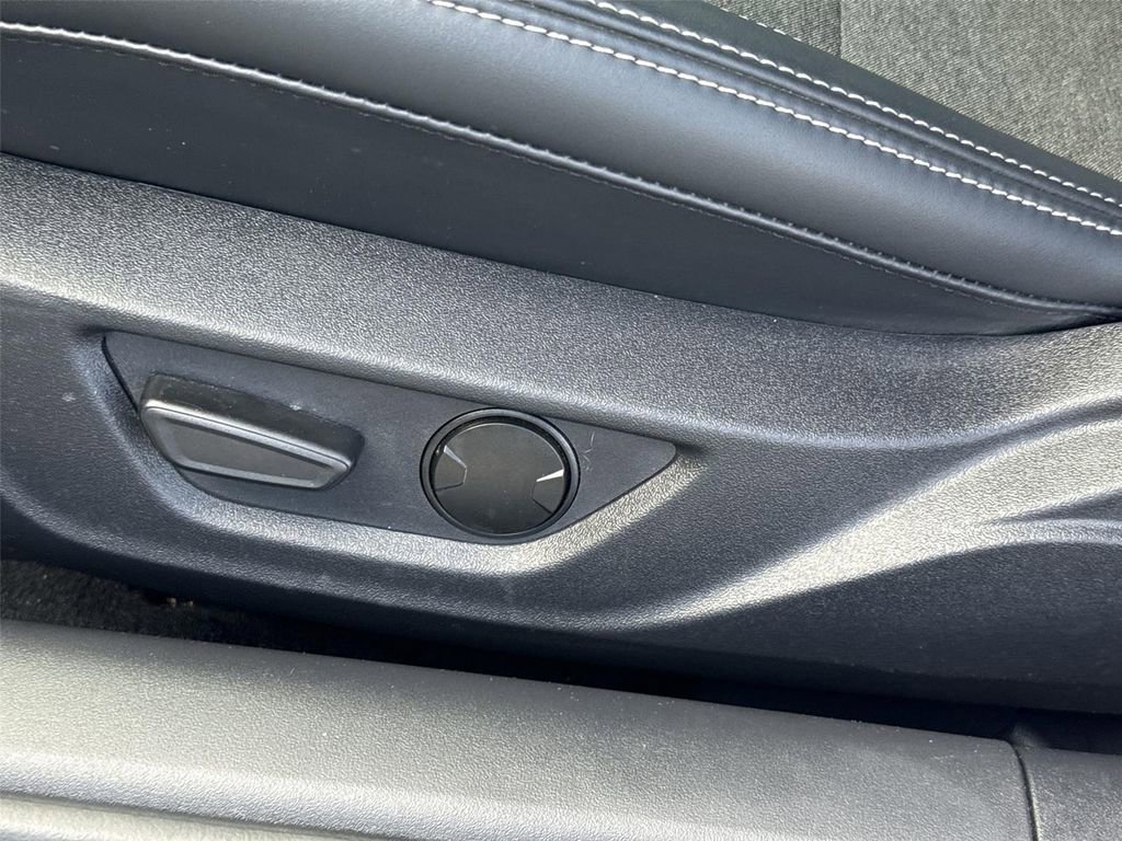 Used 2025 Ford Mustang Coupe RWD image 31