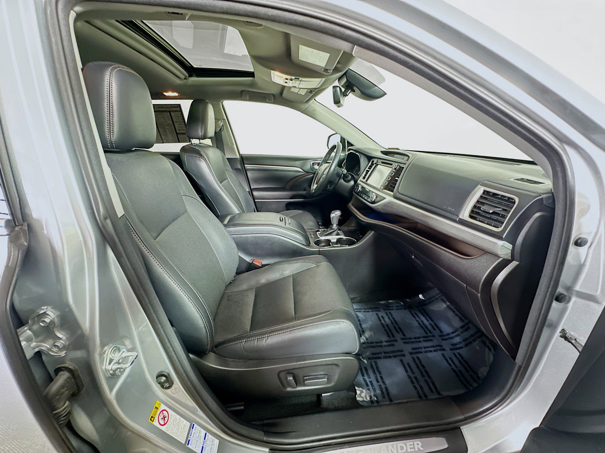 Used 2017 Toyota Highlander Limited image 31