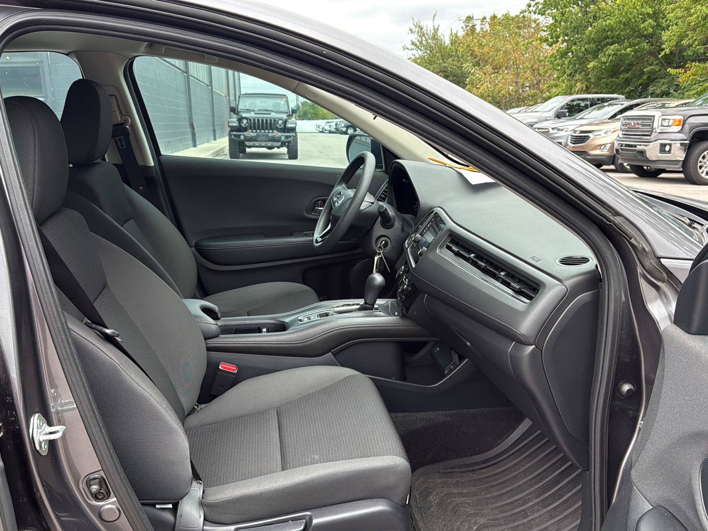 Used 2022 Honda HR-V LX image 12