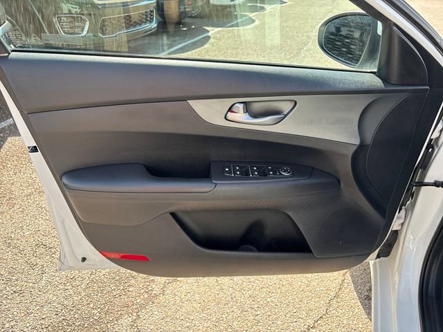 Used 2020 Kia Forte LXS FWD image 7