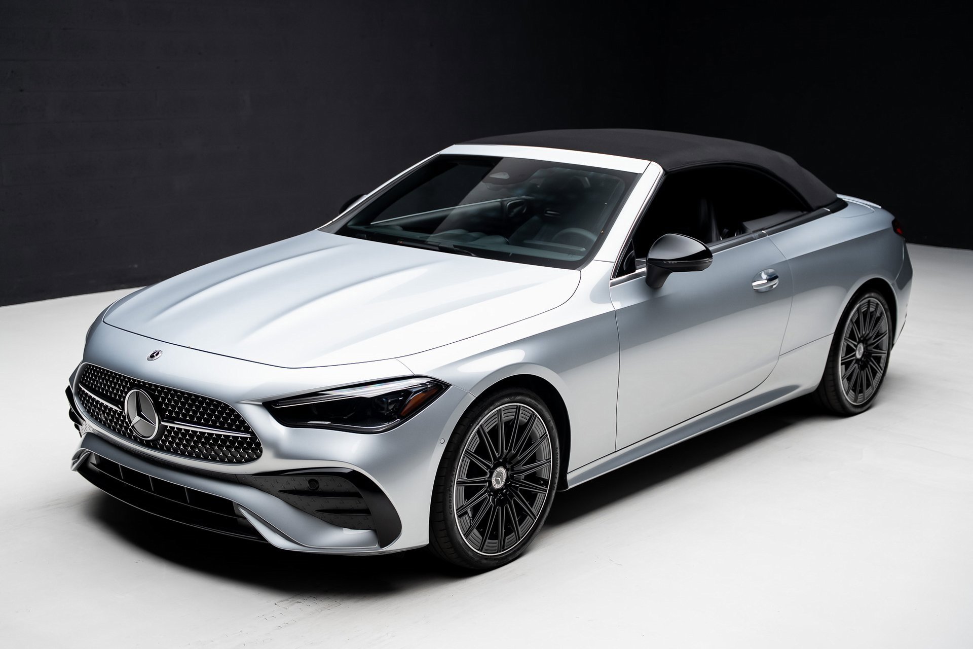 Used 2024 Mercedes-Benz CLE 300 4MATIC Cabriolet image 5