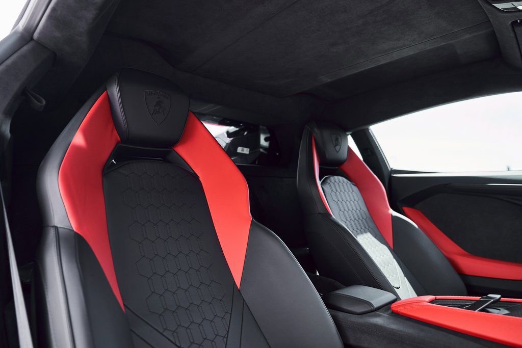 Used 2025 Lamborghini Revuelto image 46