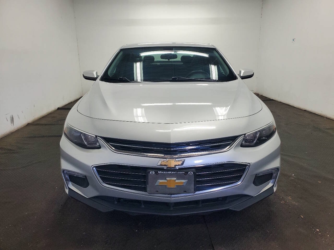 Used 2018 Chevrolet Malibu LT FWD image 2