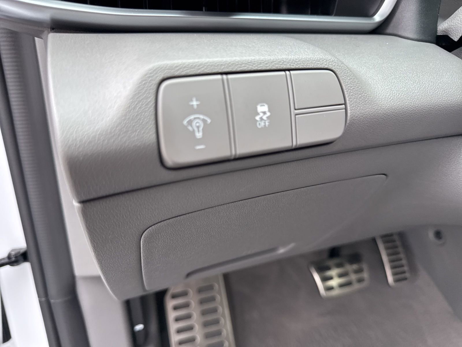 Certified 2025 Hyundai Elantra Sport image 17